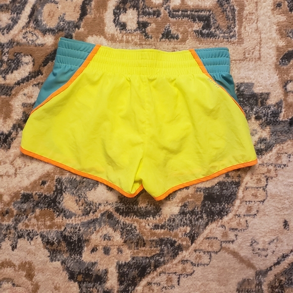 Nike dri-fit shorts women's medium like new - Picture 2 of 4